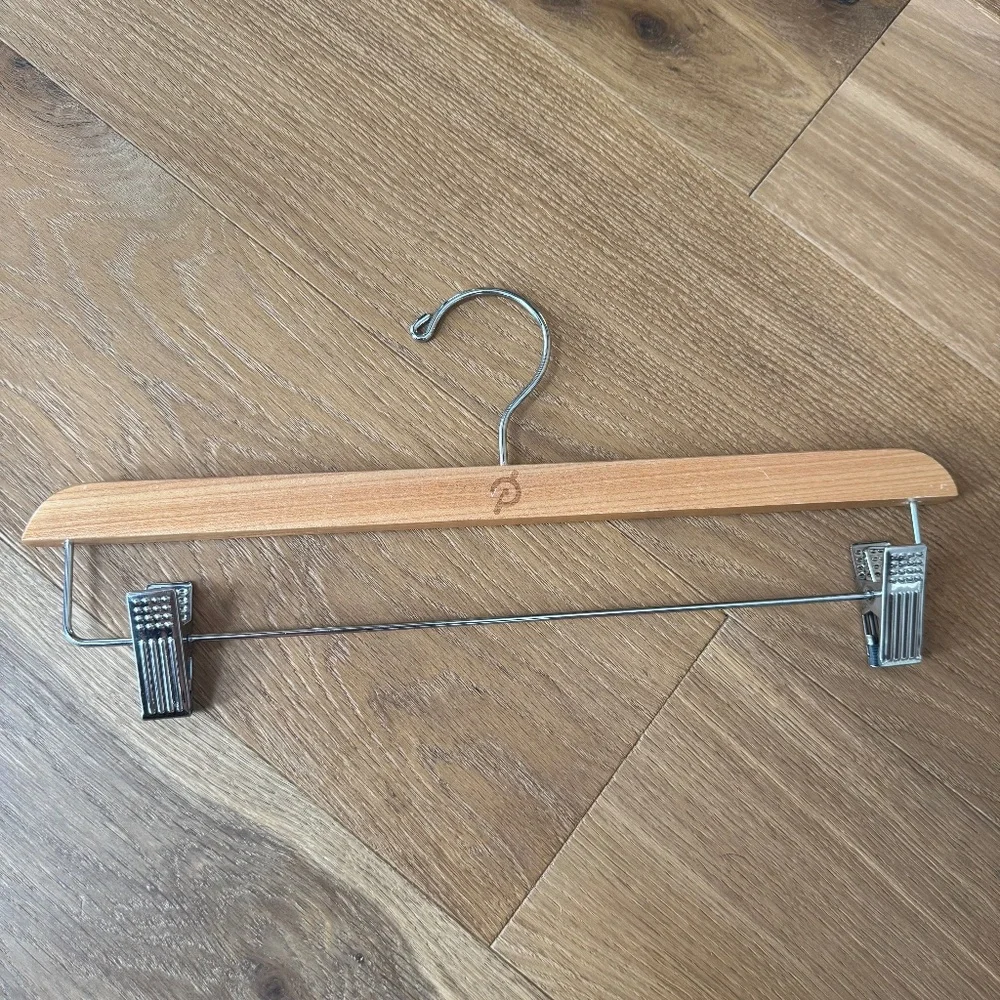 PELOTON Set of 5 Wooden PANT Hangers